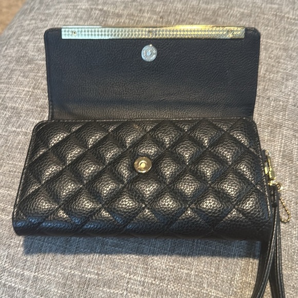 Steve Madden Black and Gold Quilted Wristlet - Picture 3 of 7